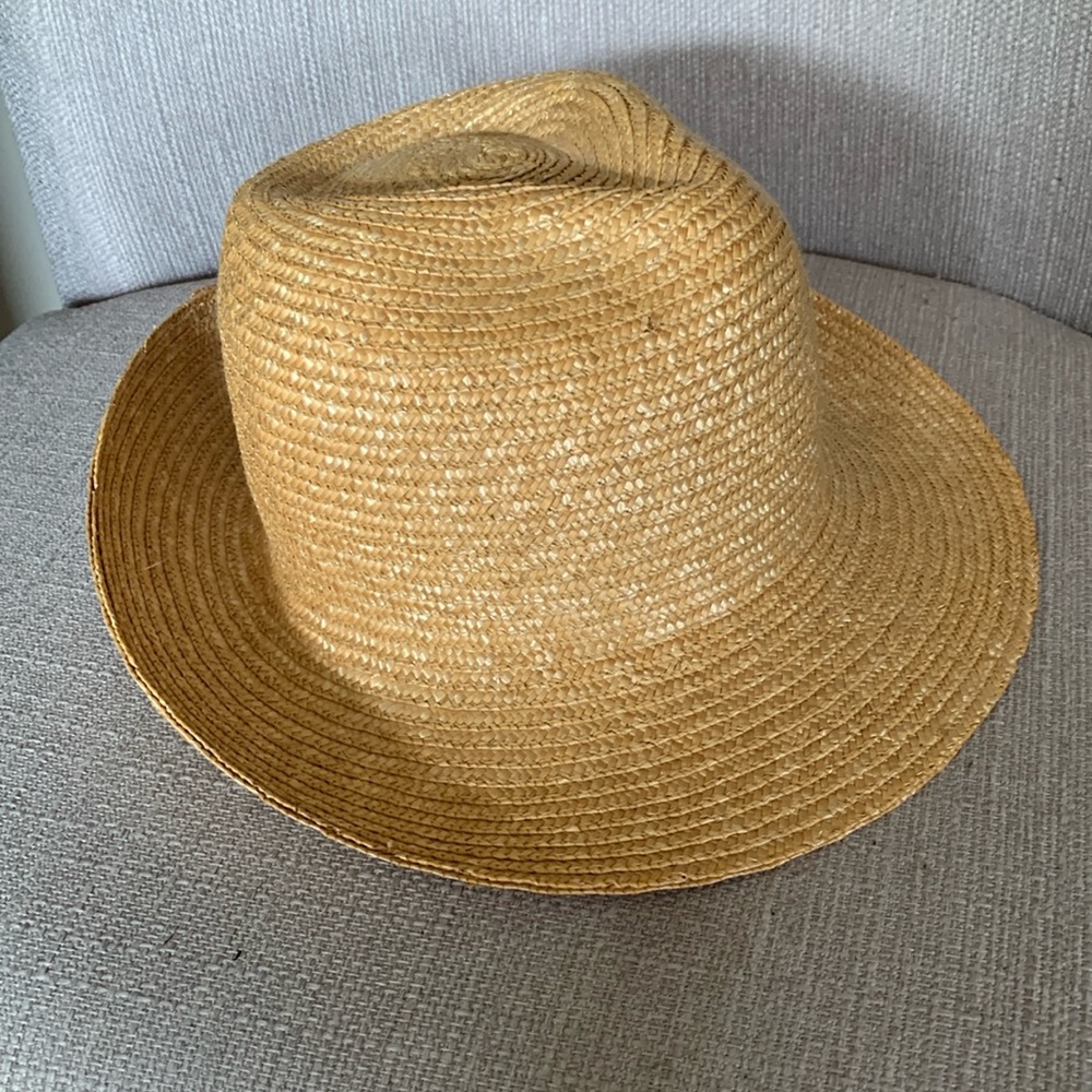 Kates boutique Canada hat excellent used condition